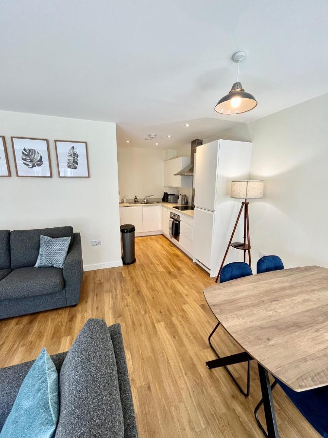 Appartement Modern Spacious 2 Bed Apartment, Close To Gunwharf Quays & Historic Dockyard - Balcony, Smart Tv, Free Parking, Wifi, Double Or Single Beds